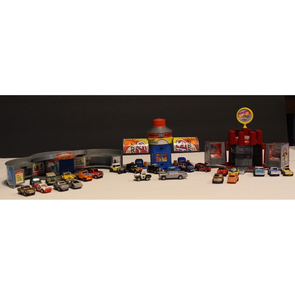 Galoob Micro Machines Vintage lot of 3 playsets & 24 Cars-trucks Pre-Owned A2